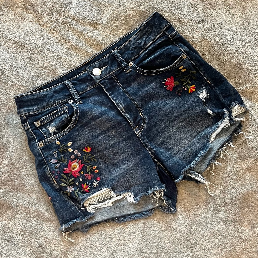 American Eagle Hi-Rise Embroidered Shortie